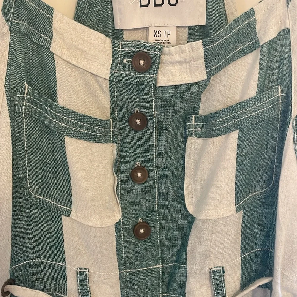 NWOT Green and White UO Bailey Linen Overalls Size XS
